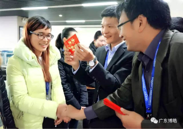 收到禮物的女神們心情就像被全世界寵愛著一般！